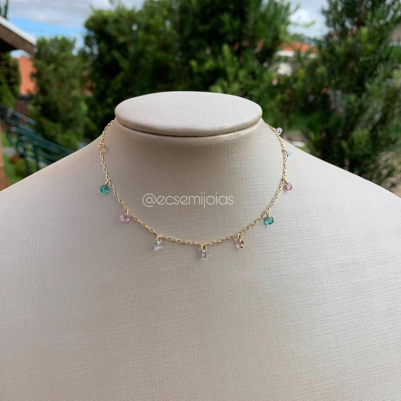 Choker 9 pedrinhas redondas coloridas - banhado a ouro 18k