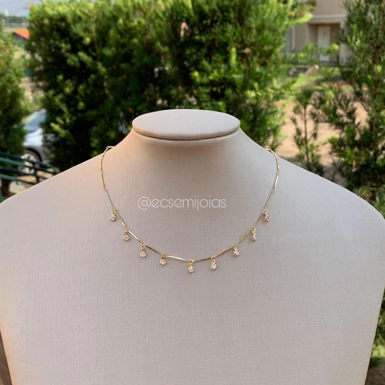 Choker delicada 9 pontos de luz    - banhado a ouro 18k
