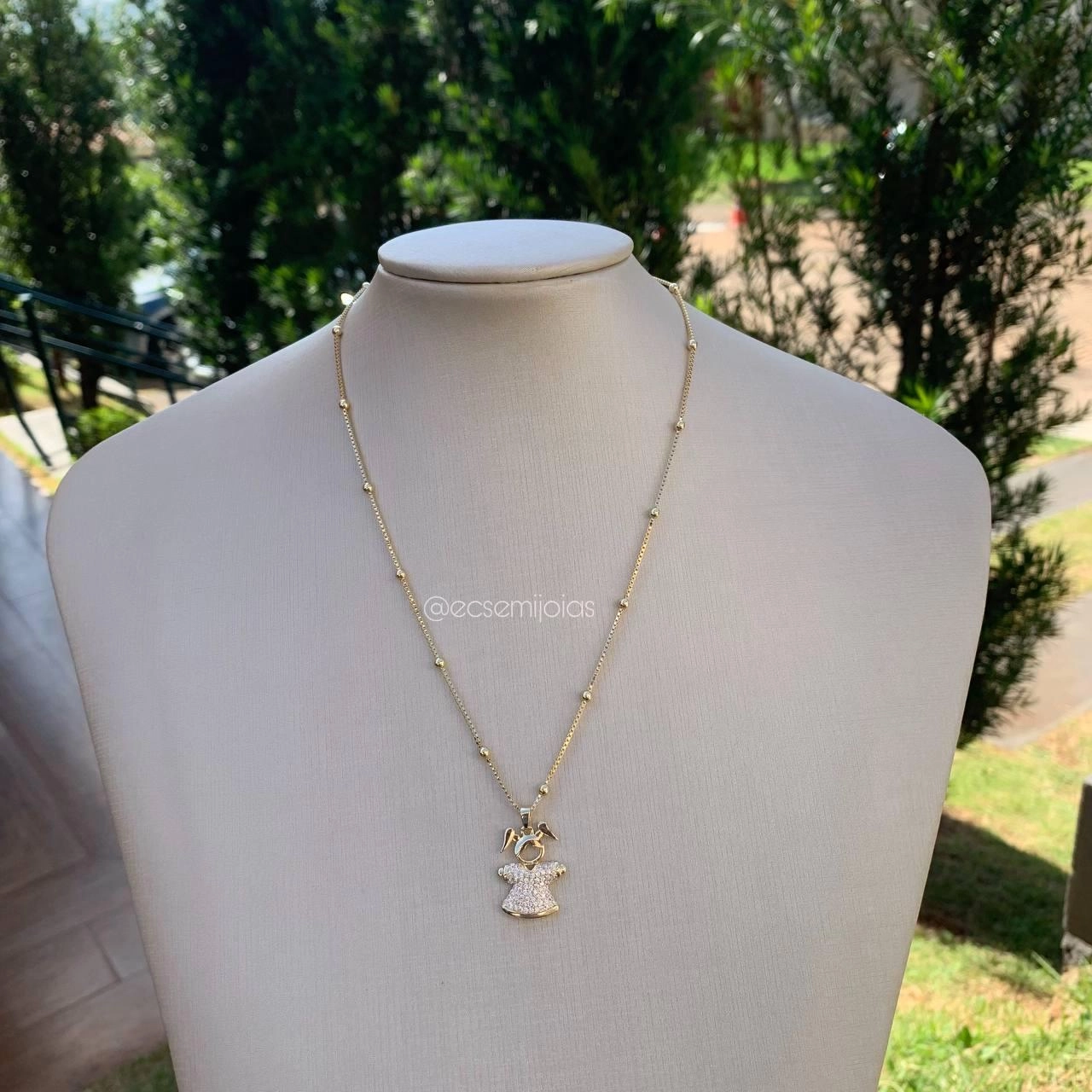 Colar de bolinhas delicado com pingente de menina cravejado - banhado a ouro 18k