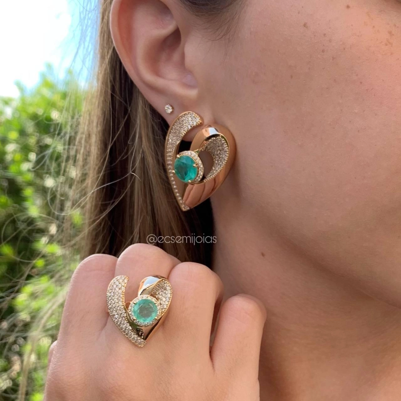 conjunto  anel e brinco coração cravejado com pedra redonda   - banhado a ouro 18k