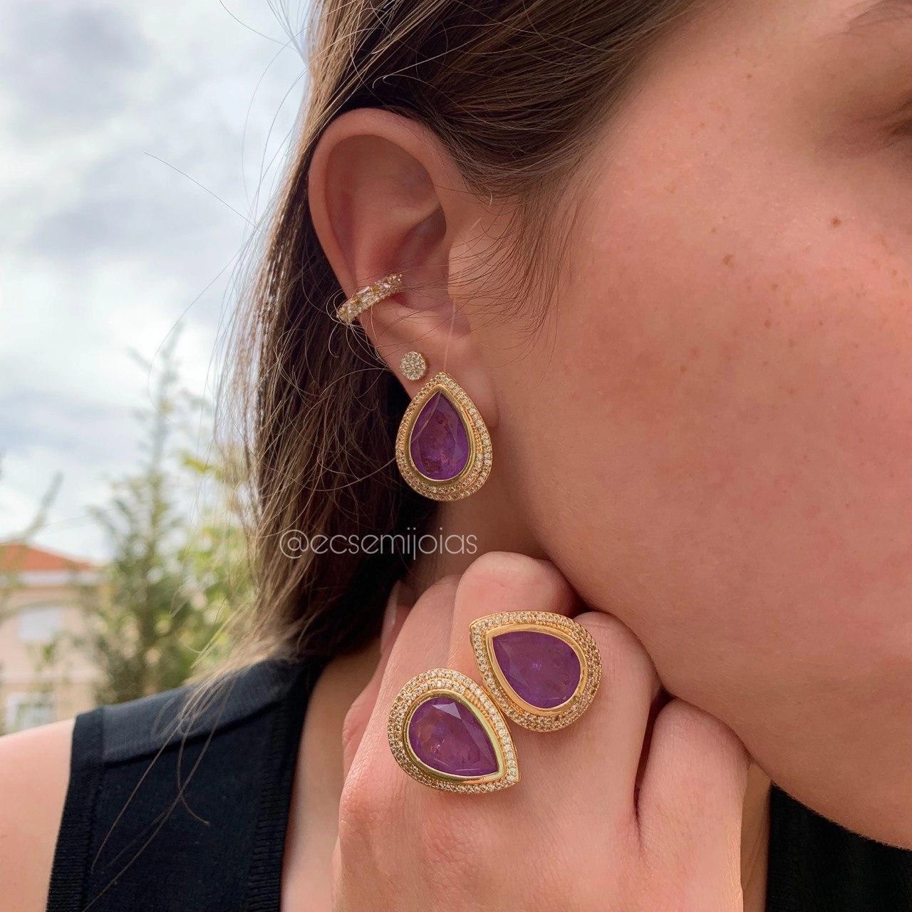 Conjunto anel e brinco gota pedra no centro cravejada em volta - banhado a ouro 18k