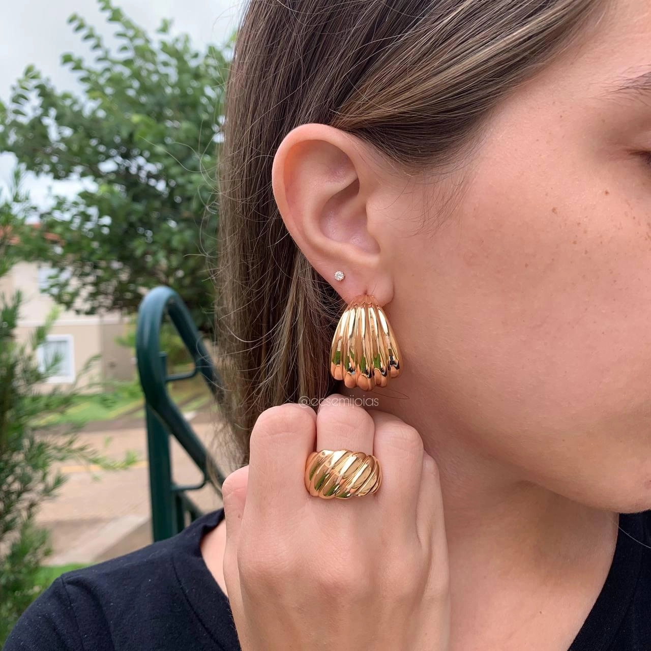 Conjunto anel e brinco ondulado - banhado a ouro 18k