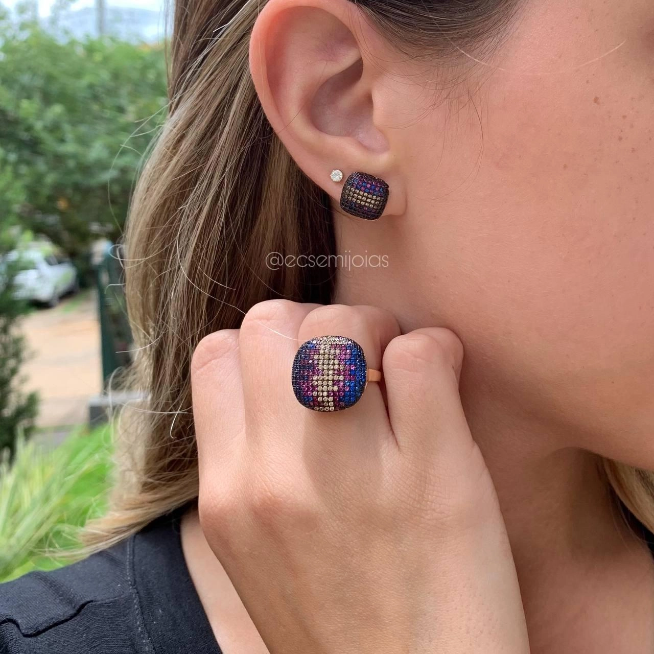 Conjunto anel e brinco quadrado cravejado colorido - banhado a ouro 18k