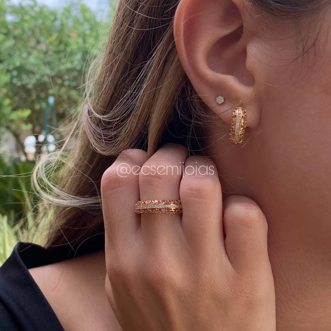 Conjunto anel e brinco trabalhado vazado cravejado - banhado a ouro 18k