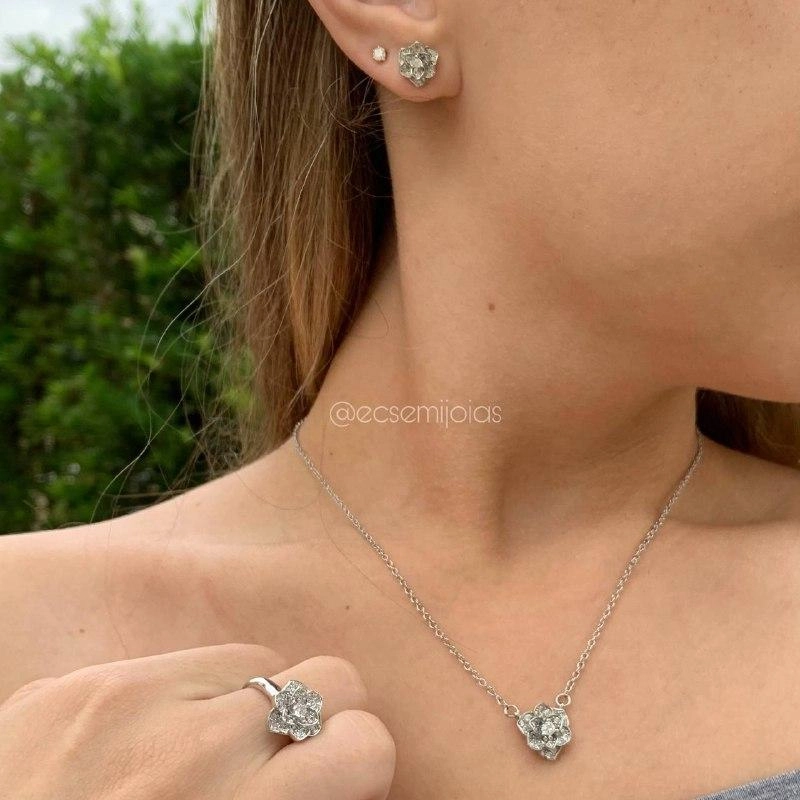 Conjunto brinco, colar e anel de flor cravejada - banhada a ródio branco