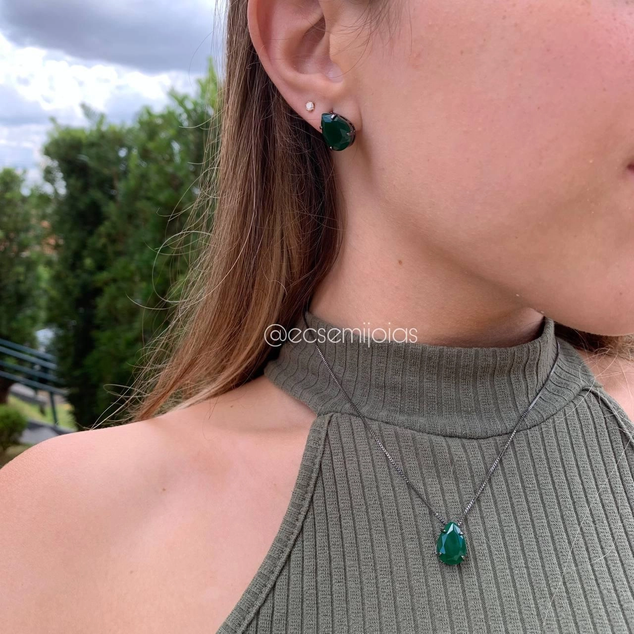 Conjunto de brinco e colar gota de cristal com galeria e 4 garras