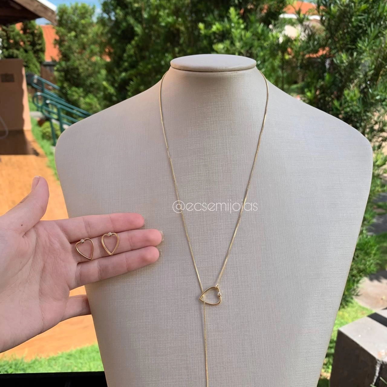 Conjunto de brinco e colar gravata de coração delicado - banhado a ouro 18k