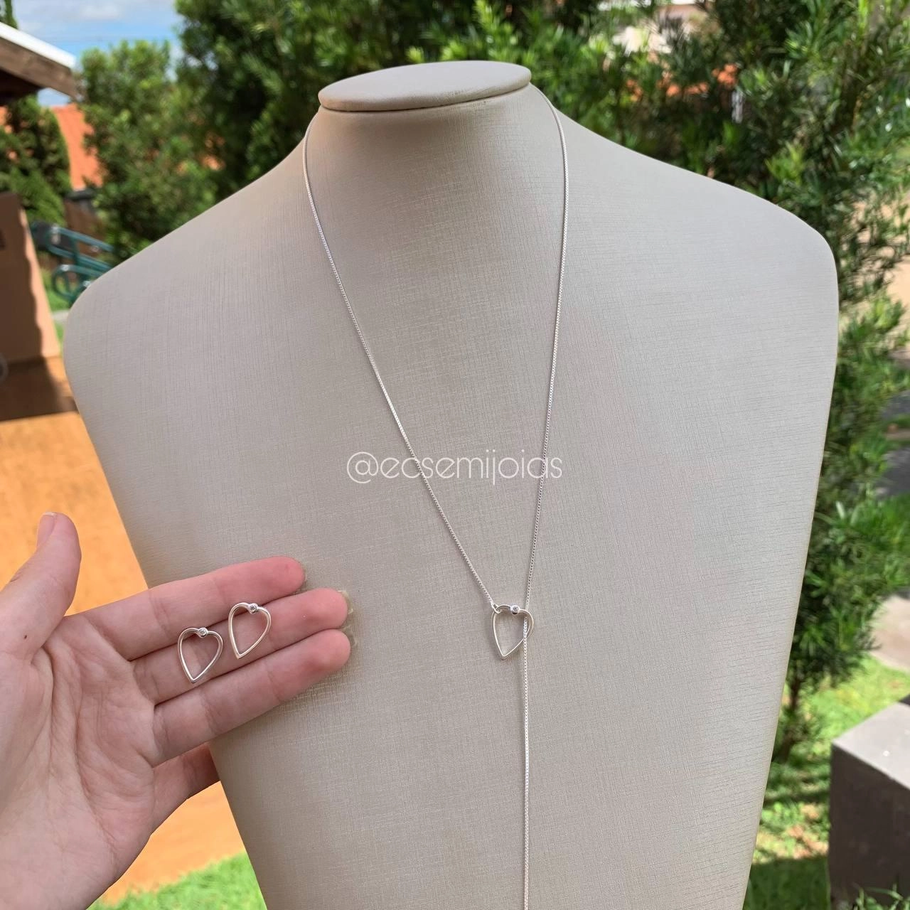 Conjunto de brinco e colar gravata de coração delicado - banhado a prata 925