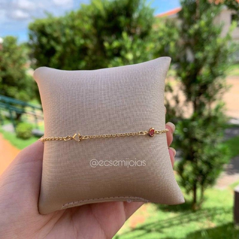Pulseira infantil corações coloridos  - banhada a ouro 18k