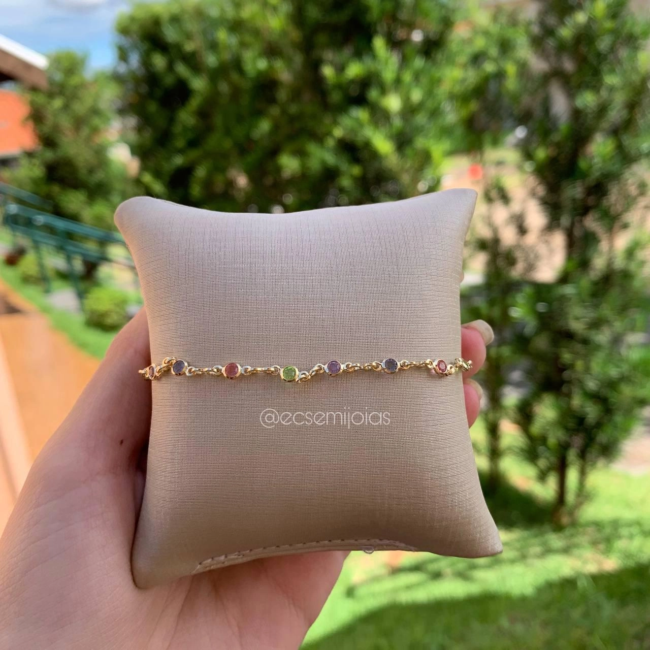 Pulseira infantil pedrinhas redondas colorida - banhada a ouro 18k