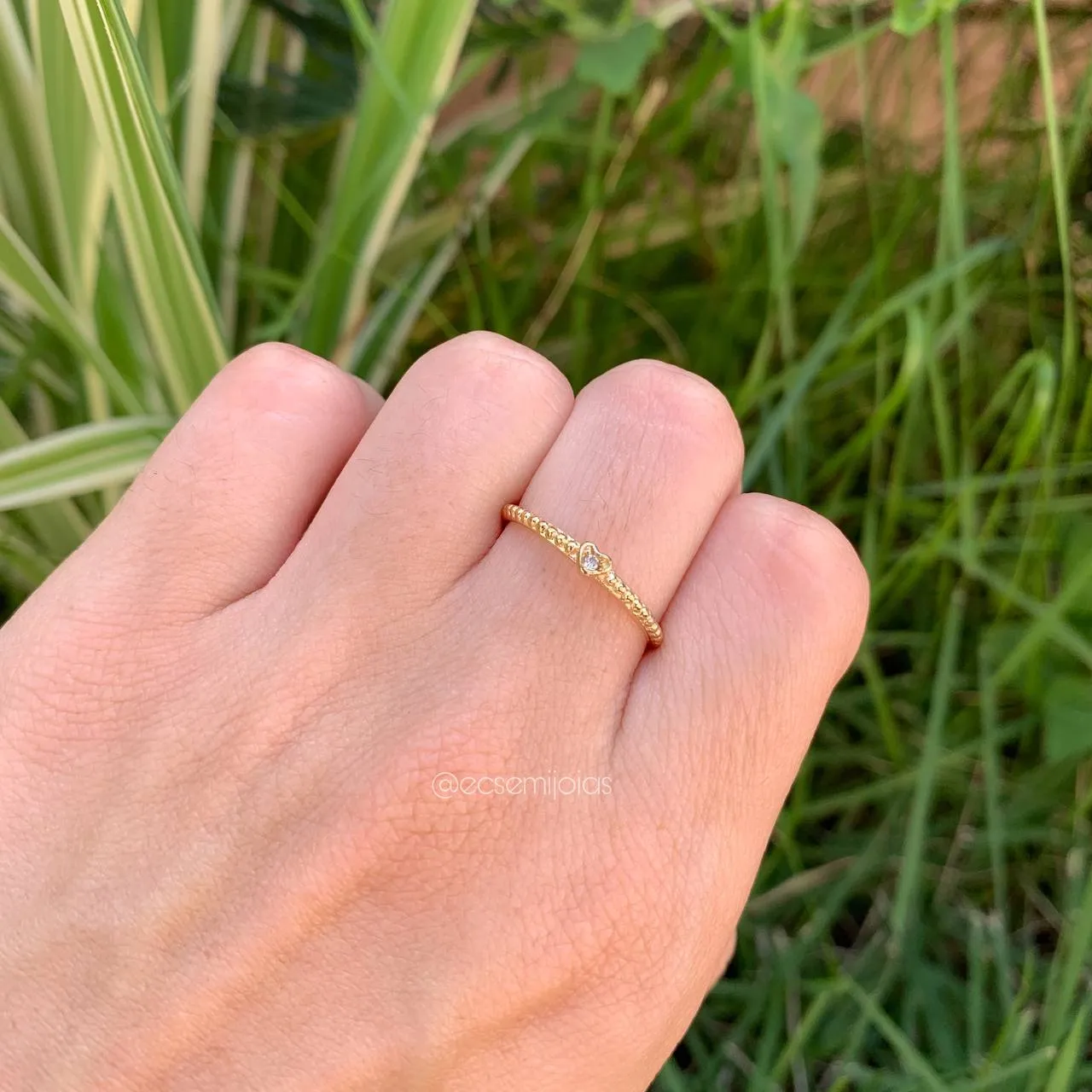Anel bombardeado com zircônia em formato de coração - banhado a ouro 18k - coleção love colors