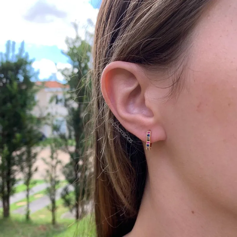 Brinco argola de coração cravejada P   -banhada a ouro 18k  - coleção love colors