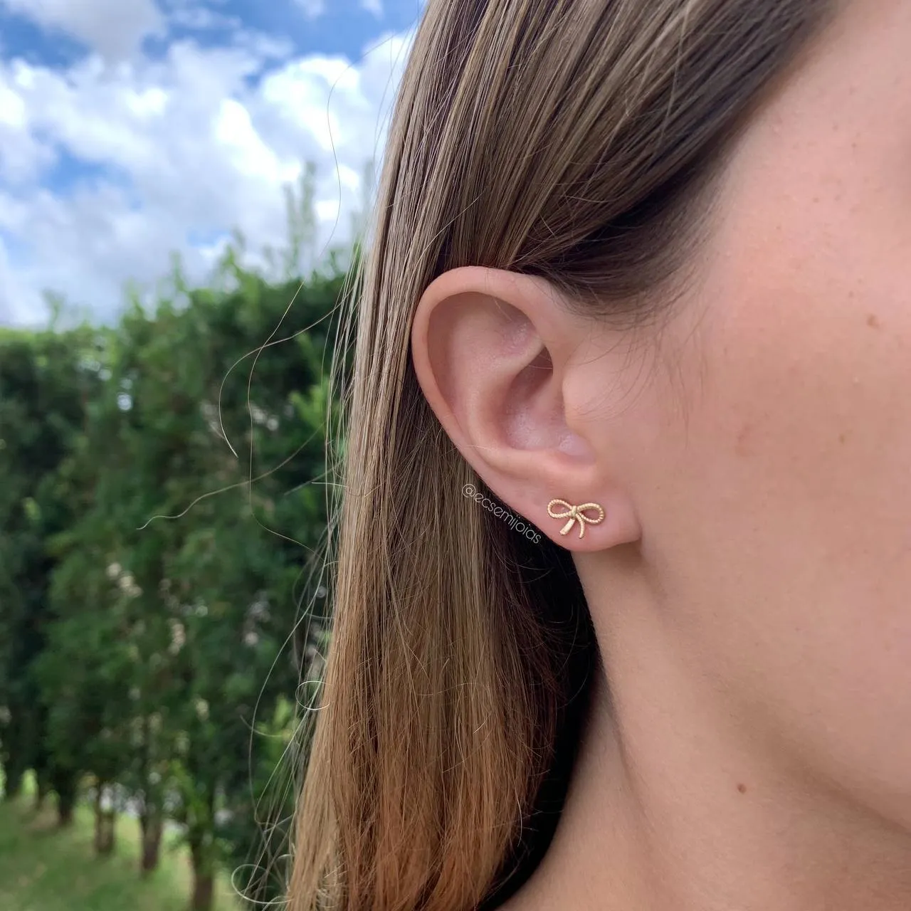 Brinco de laço - banhado a ouro 18k