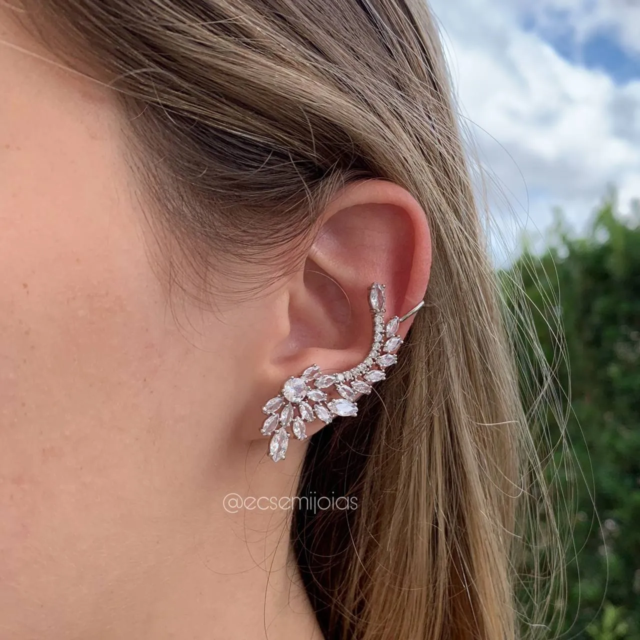Brinco ear cuff cravejado com zircônia navete - banhado a ródio branco