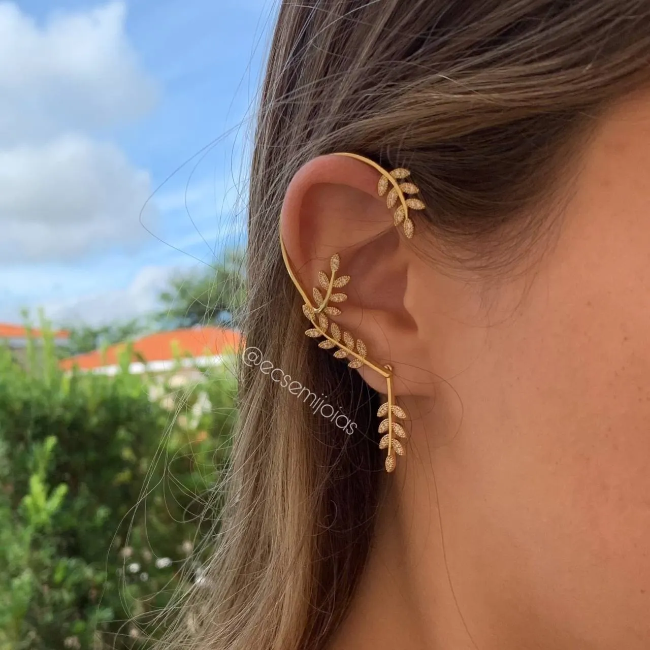 Brinco ear hook de ramos de folha - banhado a ouro 18k