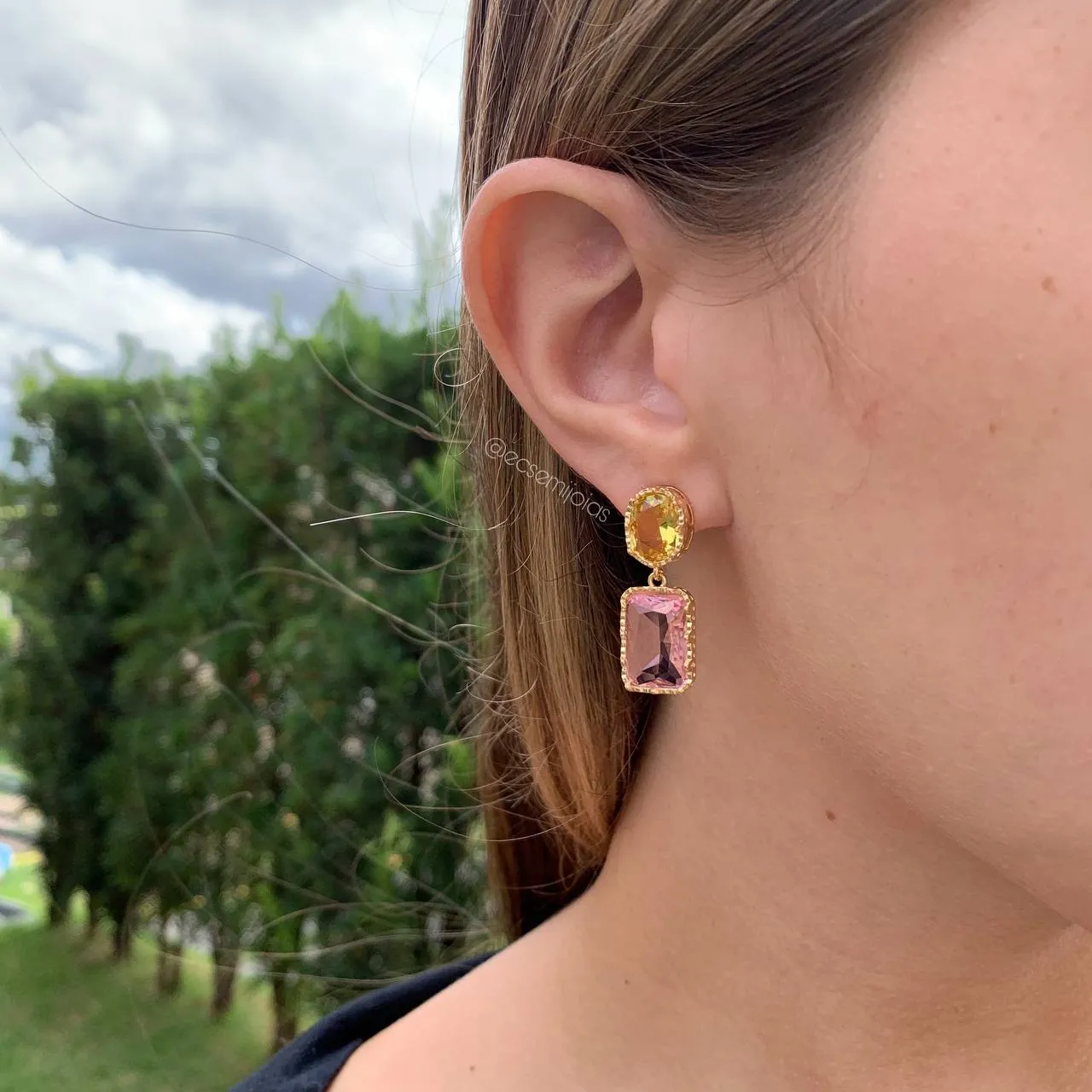 Brinco pedra oval e retângular - banhado a ouro 18k