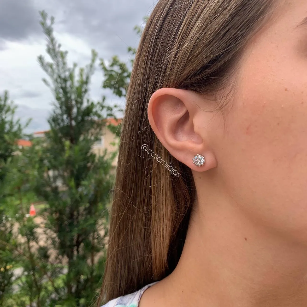 Brinco ponto de luz 7mm 11 garras - banhado a ródio branco