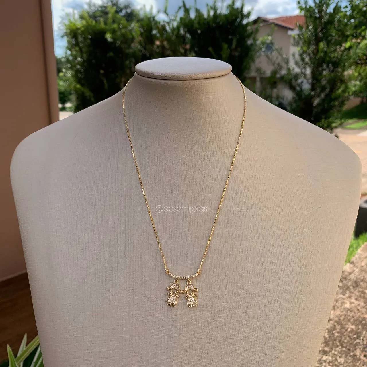 Colar canga duas meninas  - banhado a ouro 18k