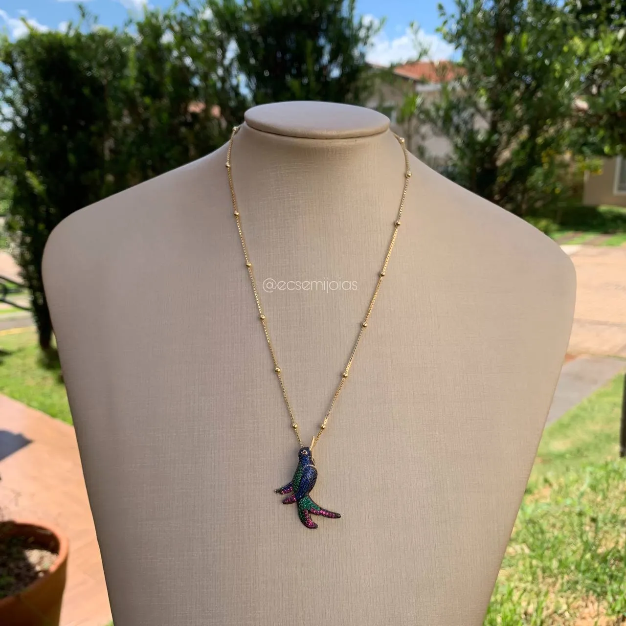 Colar de bolinha com pingente de beija flor cravejado - banhado a ouro 18k