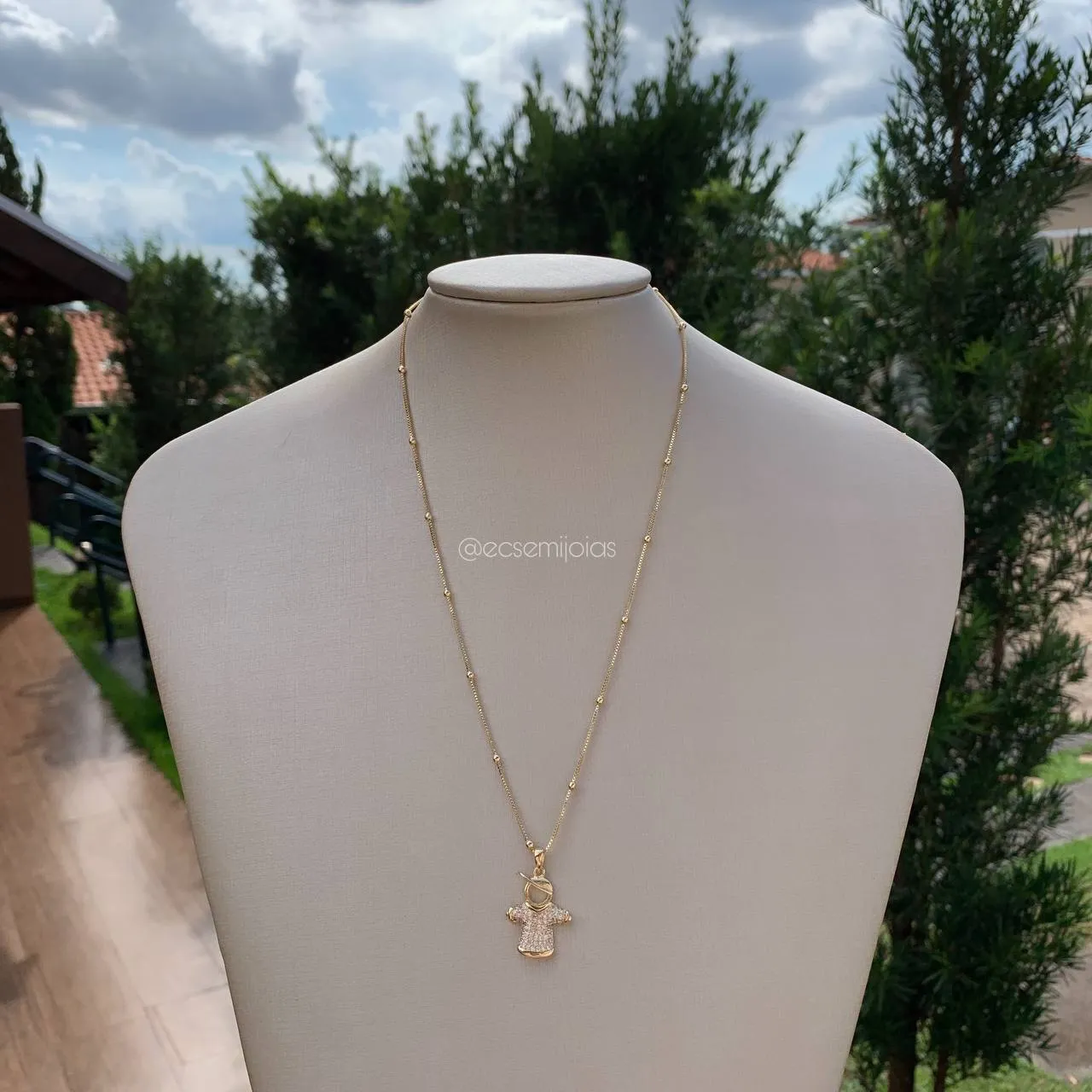 Colar de bolinhas delicado com pingente de menino cravejado - banhado a ouro 18k