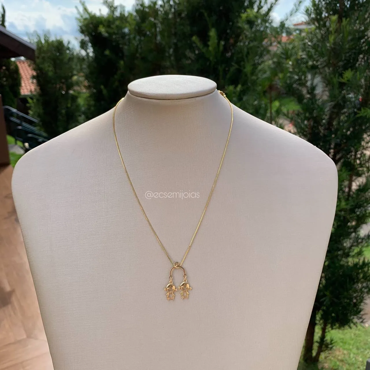 Colar de canga duas meninas  - banhado  a ouro 18k