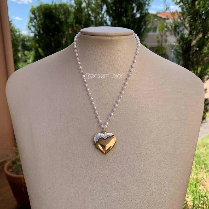 Colar de pérola com pingente de coração liso - banhado a ouro 18k