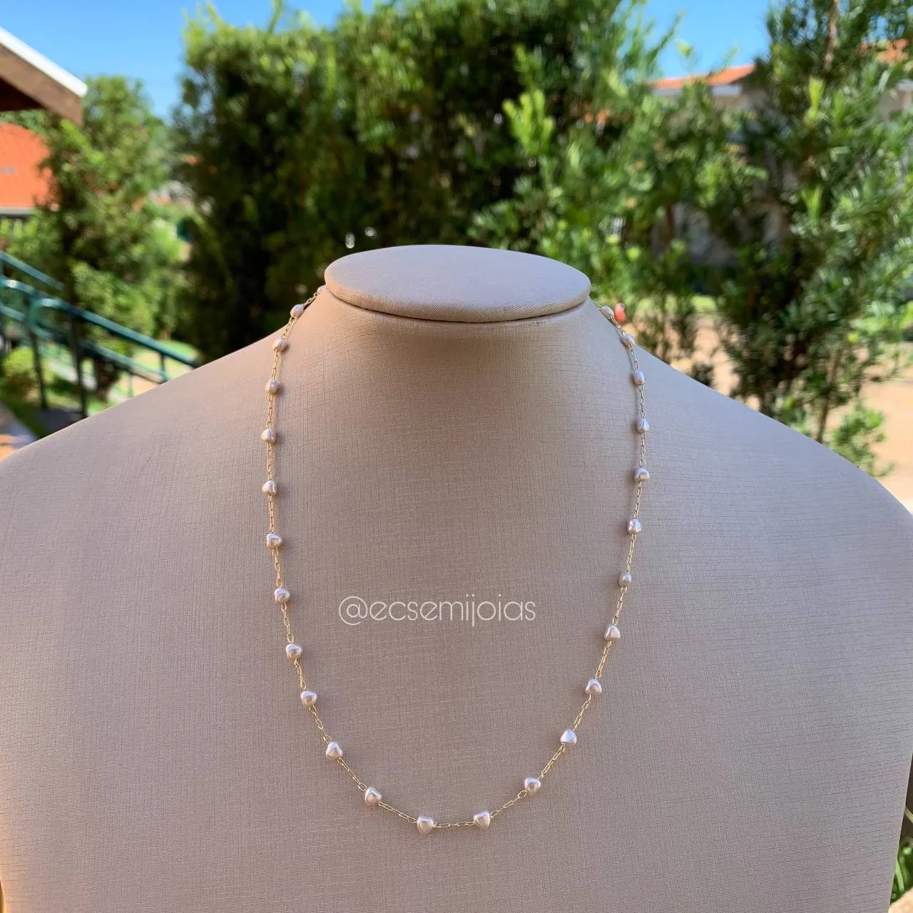 Colar de pérola em formato de coração 45 cm - banhado a ouro 18k - coleção love colors