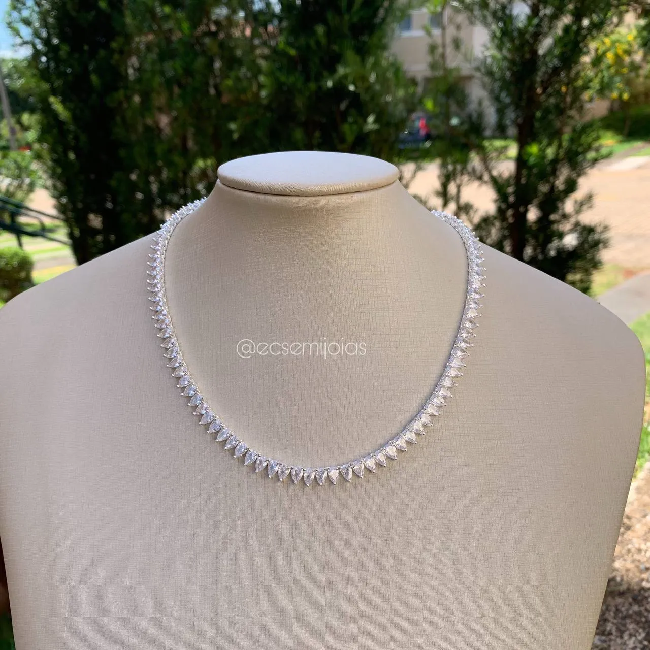 Colar de riviera toda cravejada com pedra em formato de gota - banhado a prata 925