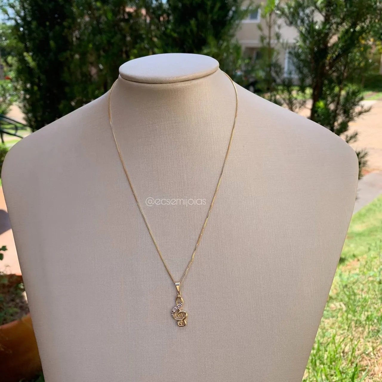 Colar nota musical - banhada a ouro 18k