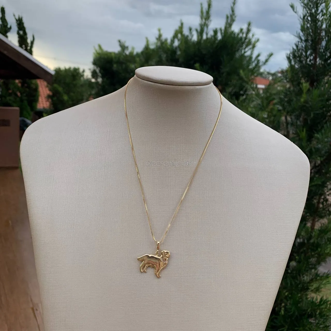 Colar pingente golden retriver - banhado a ouro 18k