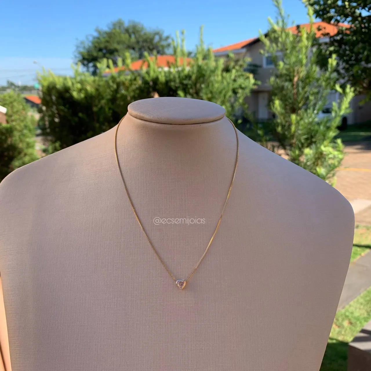 Colar ponto de luz em formato de coração  40 cm  - banhado  a ouro 18k- coleção love colors