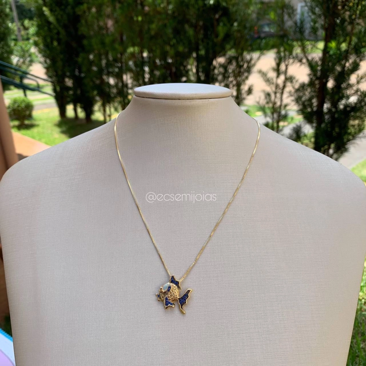 Colar veneziana de 45cm com pingente peixe cravejado - banhado a ouro 18k