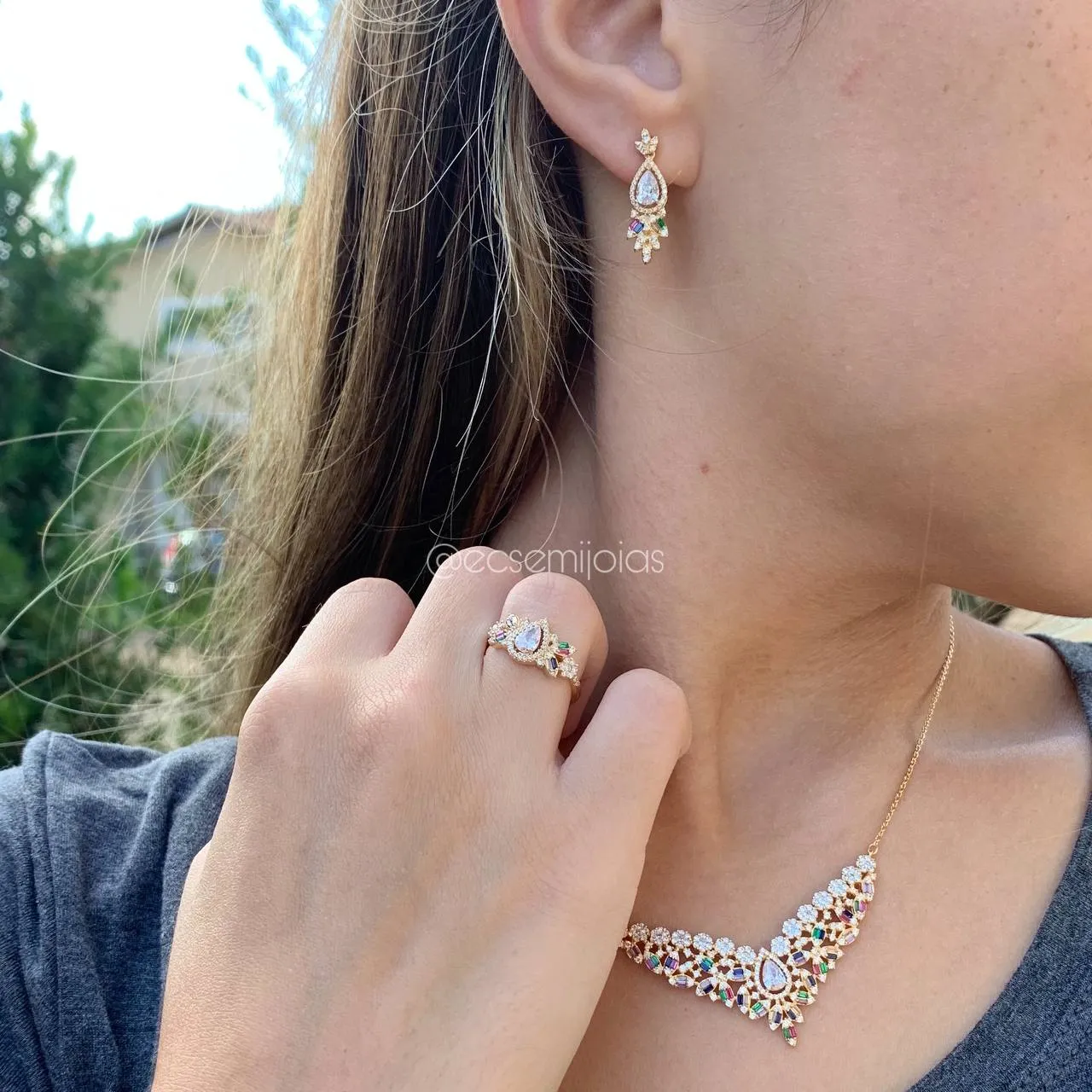 Conjunto brinco, colar e anel princesa cravejado colorido - banhado a ouro 18k