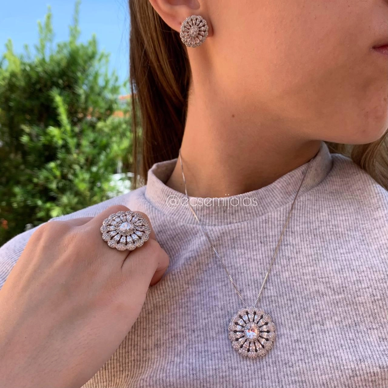 Conjunto brinco, colar e anel redondo cravejado - banhado a ródio branco