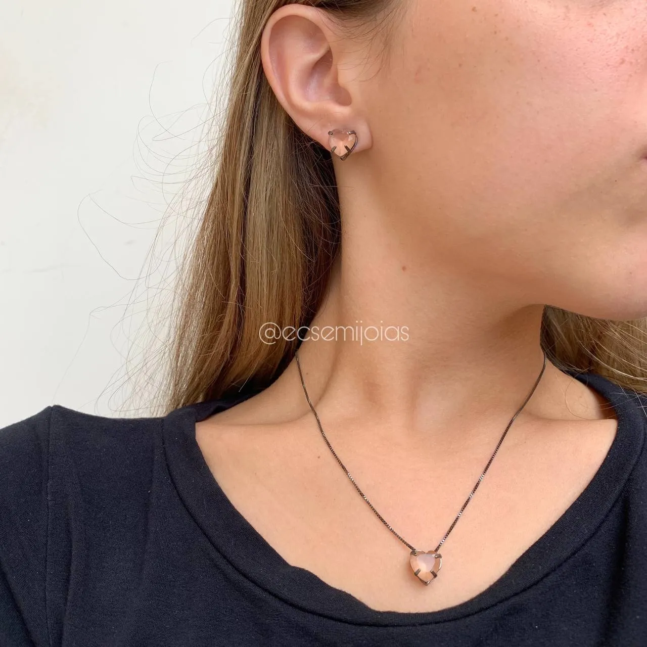 Conjunto de brinco e colar coração de cristal com galeria e 4 garras