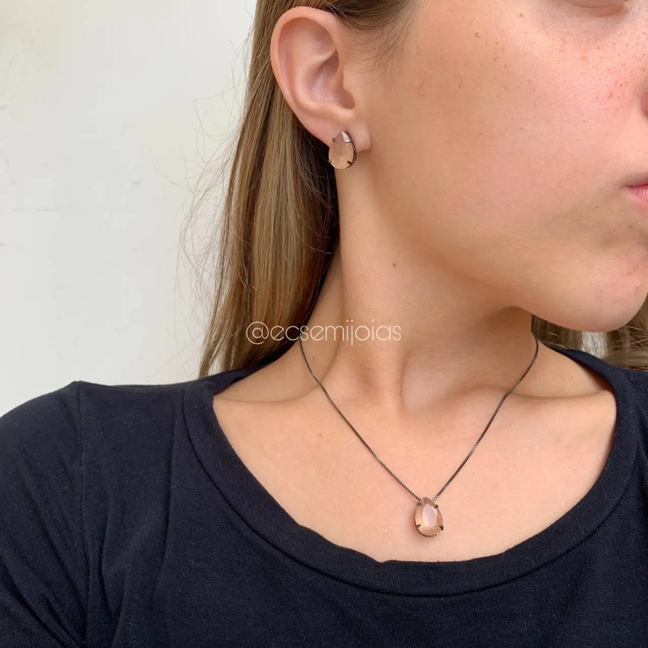 Conjunto de brinco e colar gota de cristal com galeria e 4 garras