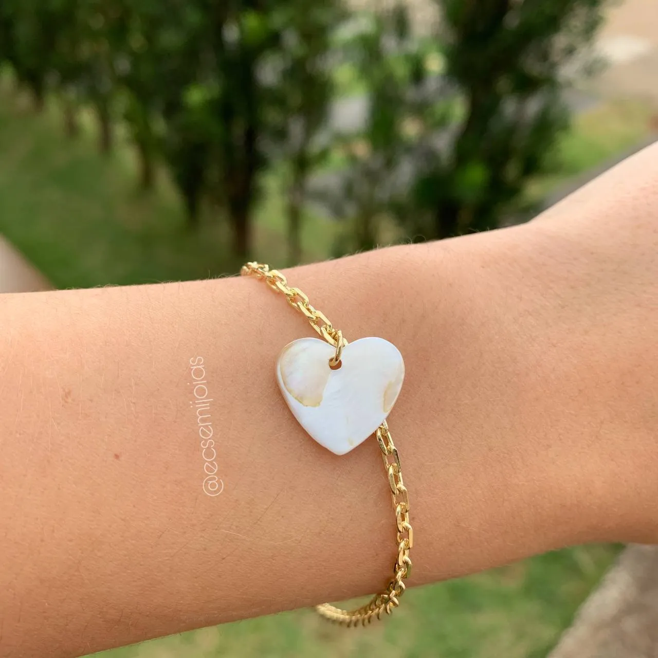 Pulseira elos com coração de madrepérola - banhado a ouro 18k