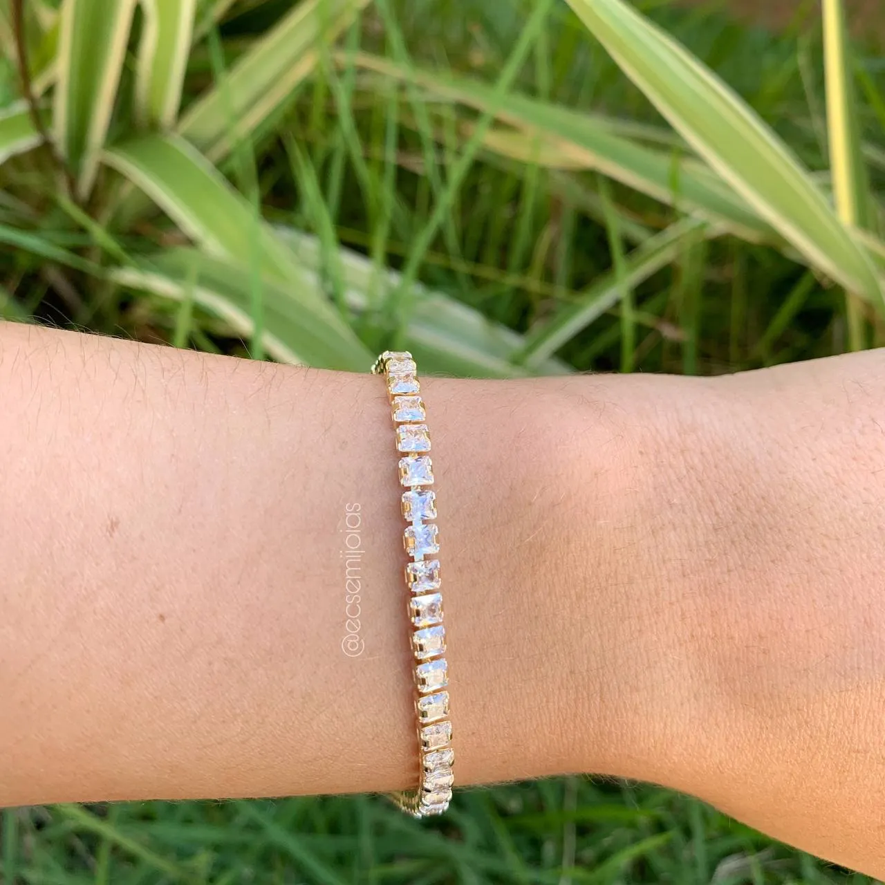 Pulseira riviera com zircônia baguete - banhado a ouro 18k -18 cm - coleção love colors