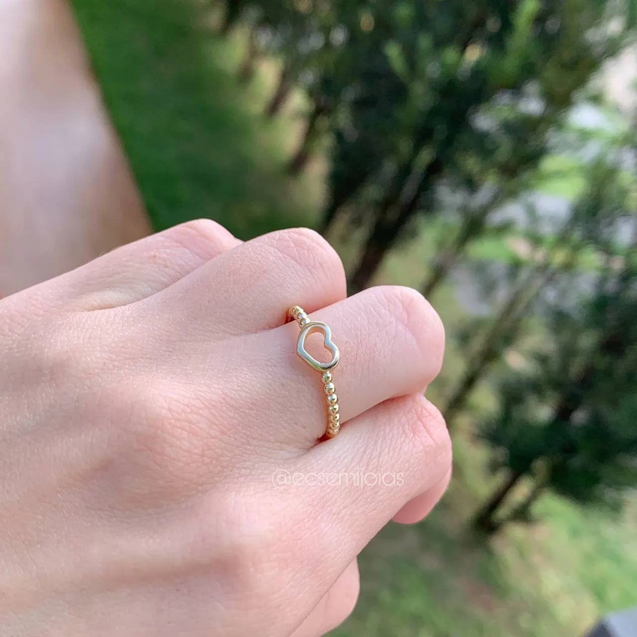 Anel aro bolinhado coração vazado - banhado a ouro 18k