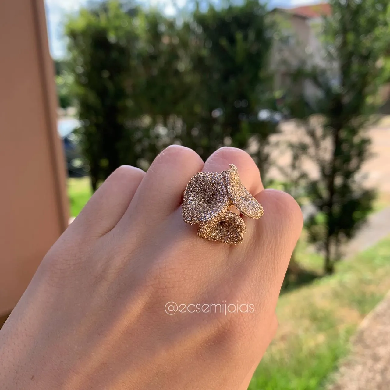 Anel flor 3 copos de leite cravejados - banhado a ouro 18k