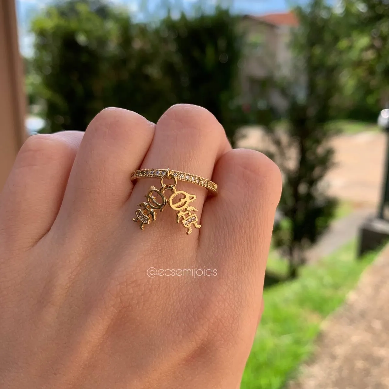 Anel meia aliança c/ 1 menino e 1 menina - banhado a ouro 18k
