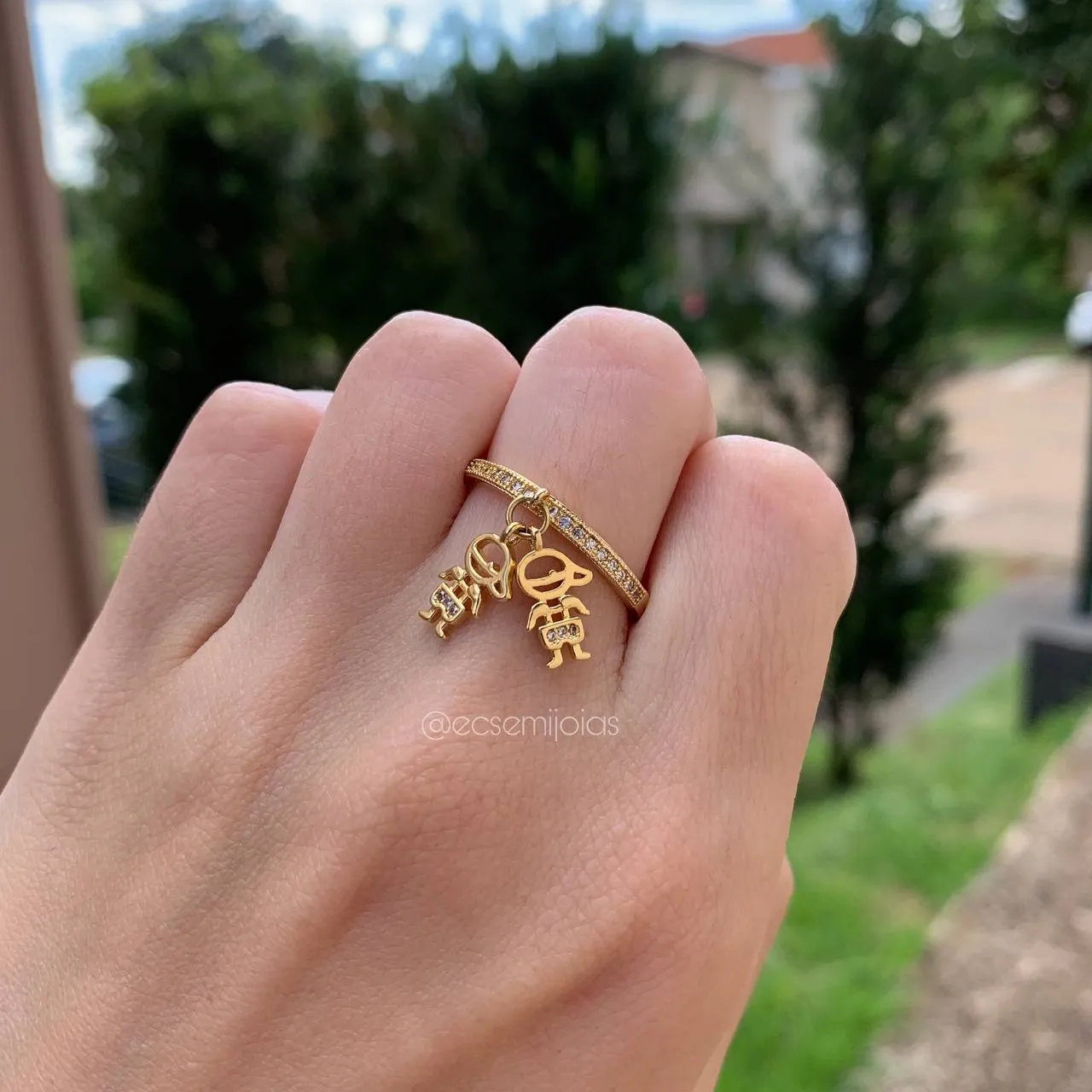 Anel meia aliança c/ 2 meninos - banhado a ouro 18k