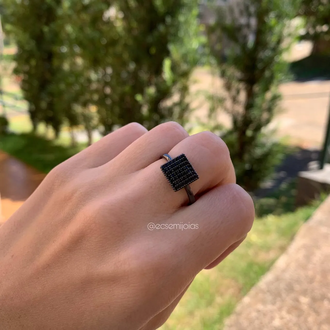 Anel pavê quadrado com pedra e rodium negro - banhado a ródio negro