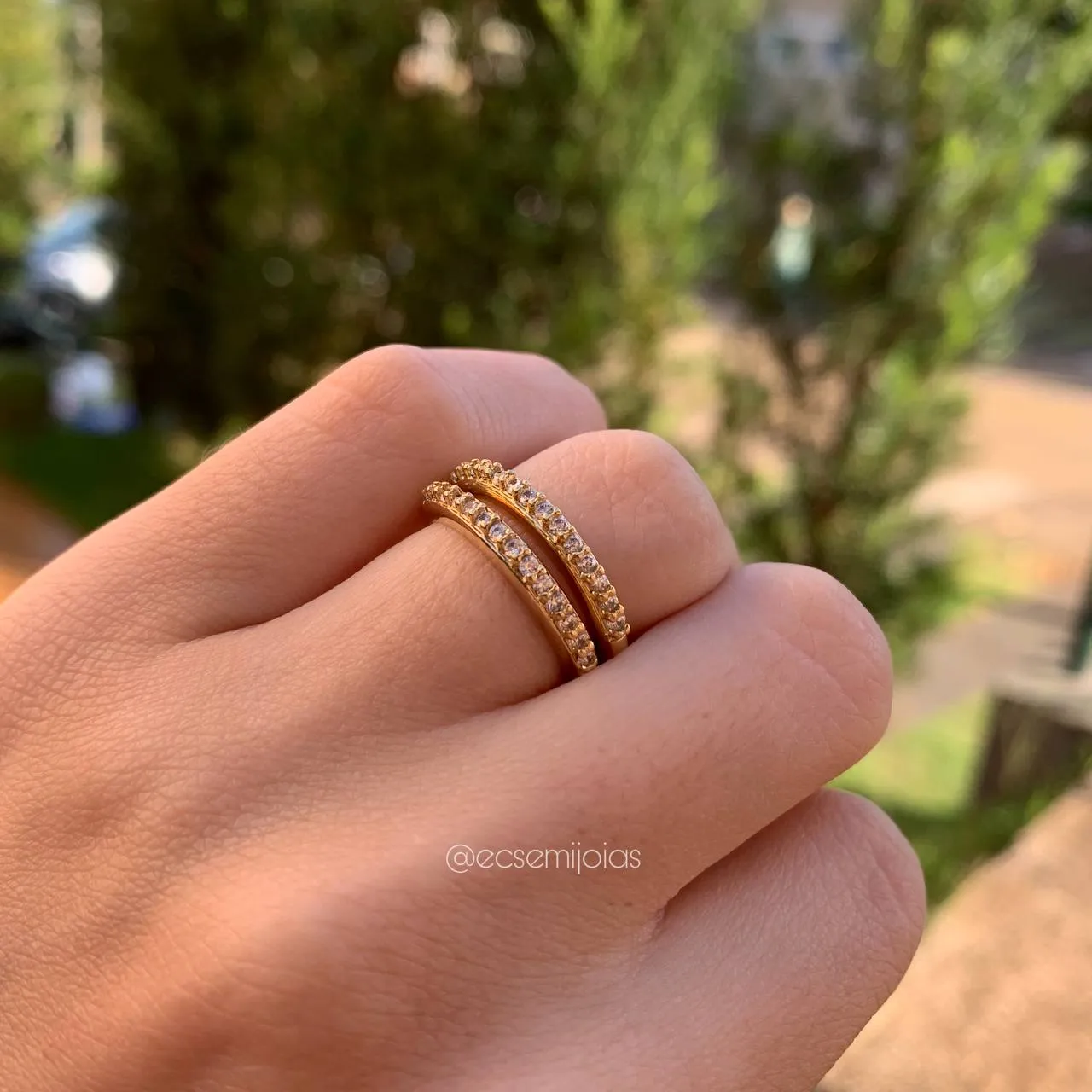 Aparador fino com 1 fileira cravejada c/ garras aparentes - banhado a ouro 18k
