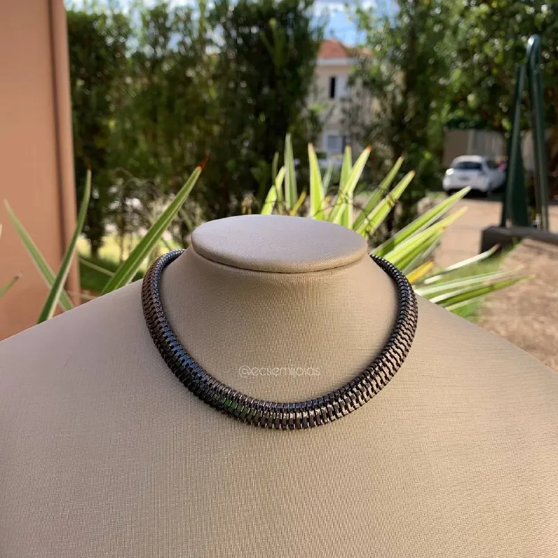 Colar choker lacraia 34 cm + 4 cm de extensor - banhado a ródio negro