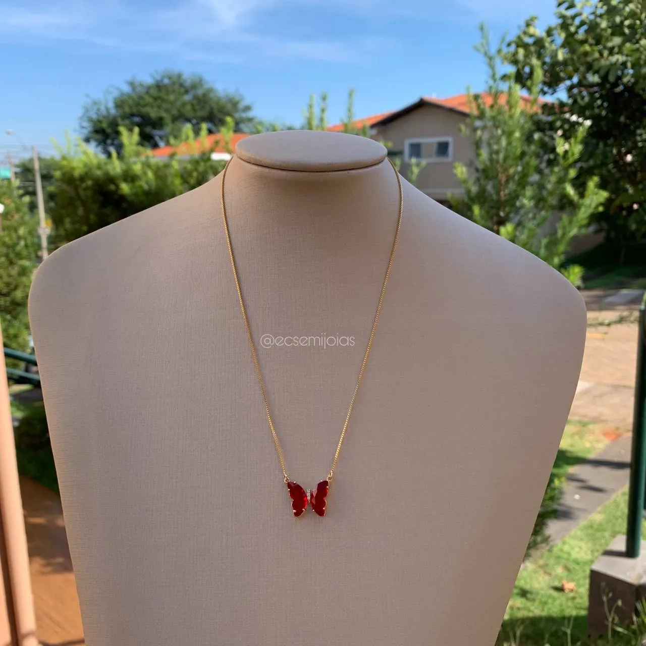 Colar de borboleta - banhado a ouro 18k