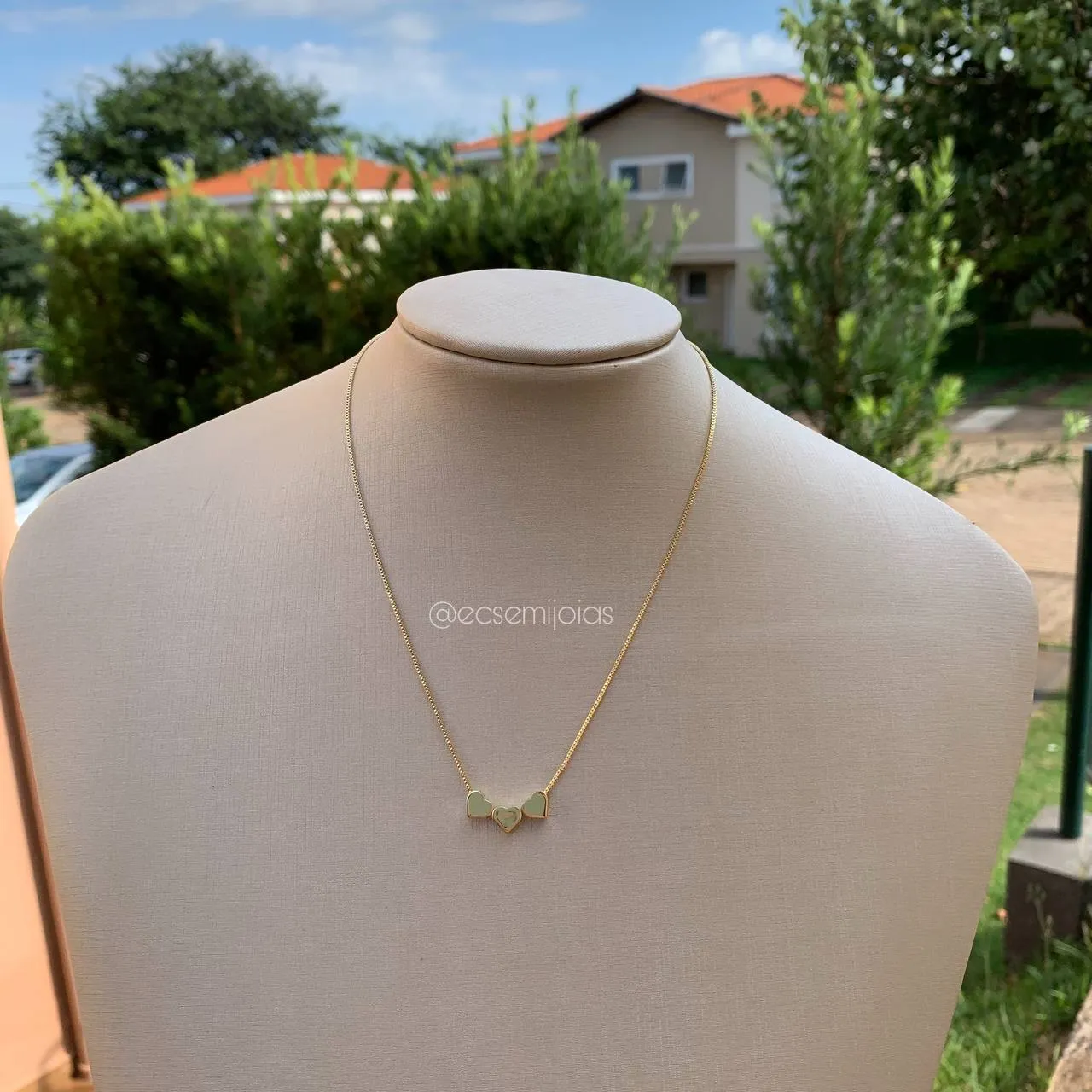 Colar três corações lisos - banhado a ouro 18k