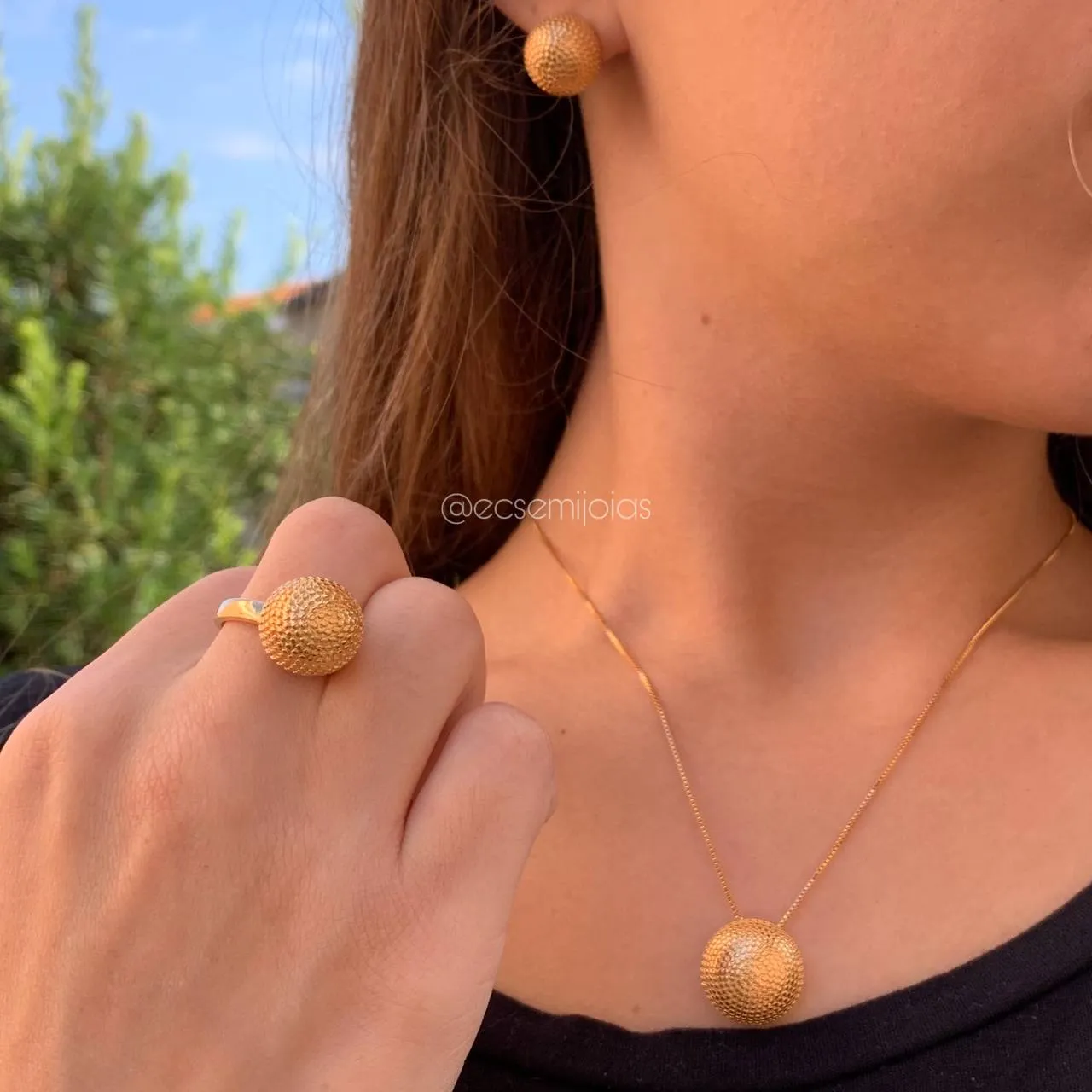 Conjunto brinco, colar e anel redondo bombardeado- banhado a ouro 18k