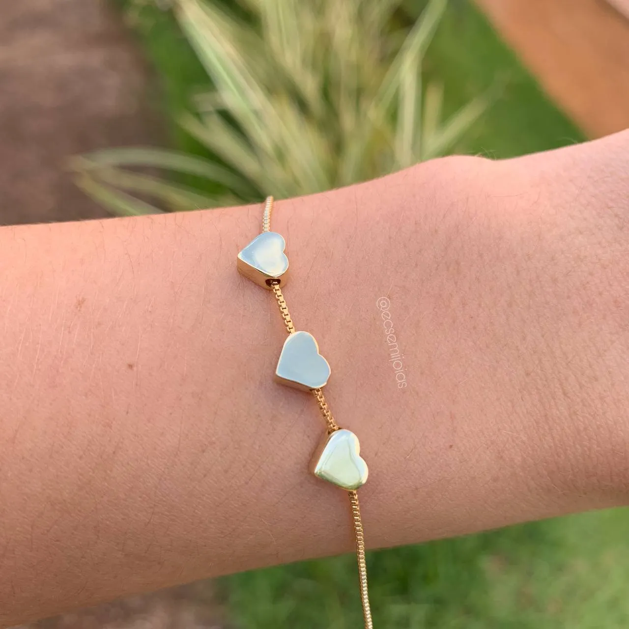 Pulseira de três corações - banhado a ouro 18k - 22cm