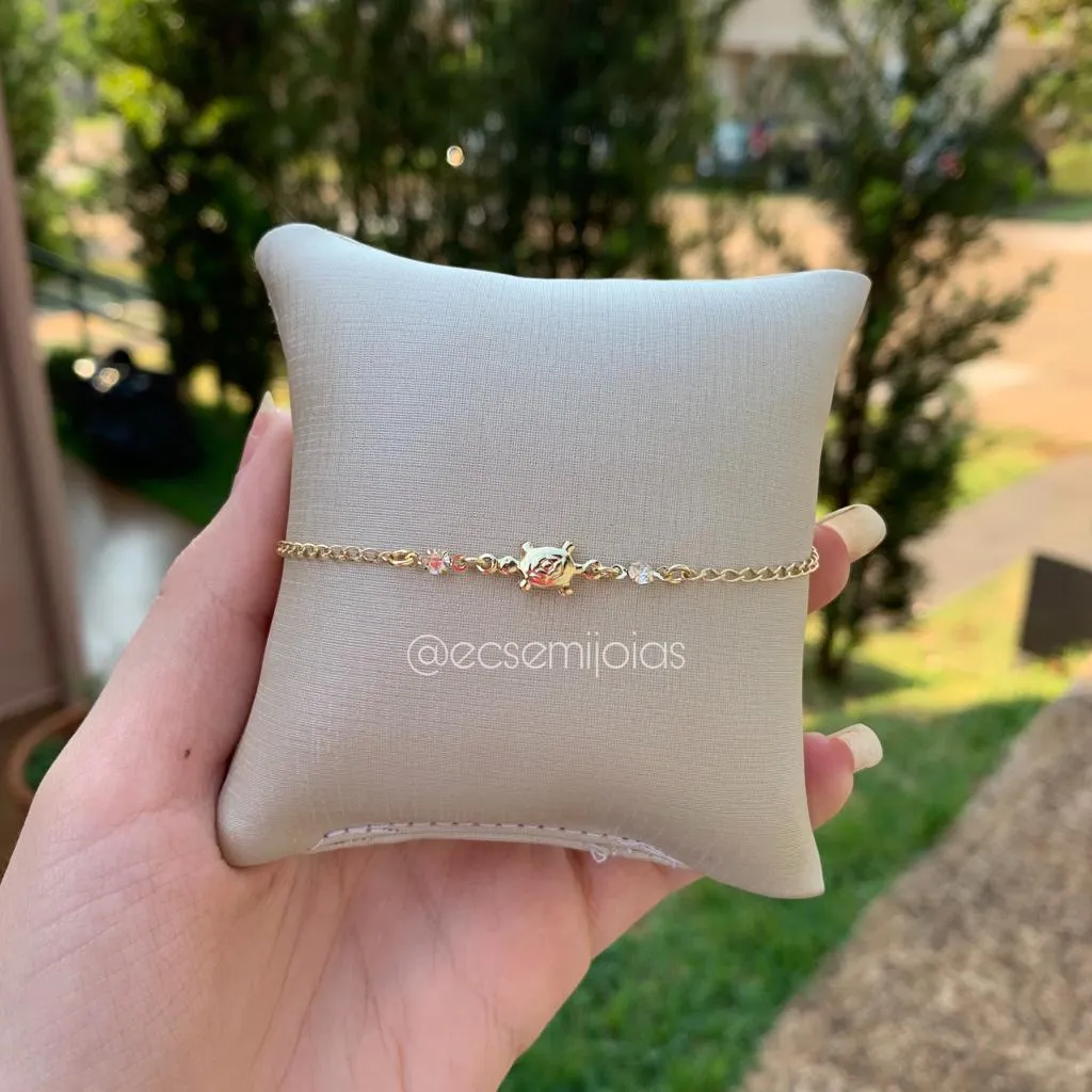 Pulseira infantil c/ tartaruga e 1 cristal de cada lado - 14 cm- banhado a ouro 18k